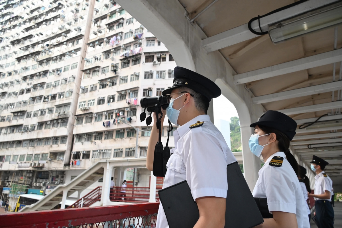 有內地網友表示：
冷氣機滴水這種稀鬆平常的「小事」，
為什麼在香港受到如此重視？
因為在香港， ...