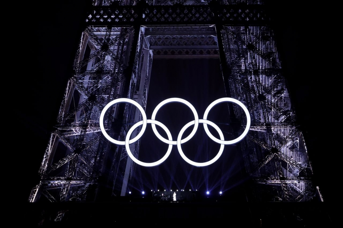 2024-07-27	
hymne à l amour
席琳狄翁在艾菲爾鐵塔第一層演唱
《 愛 ...