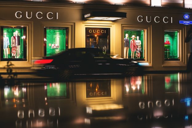 2024-08-23	
中國遊客購買 Gucci，使日本成為全球奢侈品市場疲軟中的例外。 ...