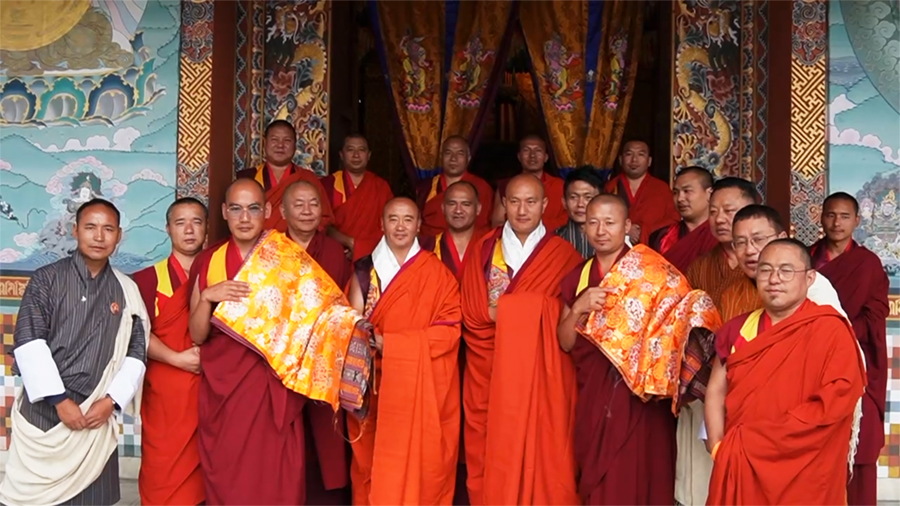 2024-08-25	
中央僧伽機構的 多爾吉盧朋（Dorji Lopen）
今日在 塔什欽寺（ ...
