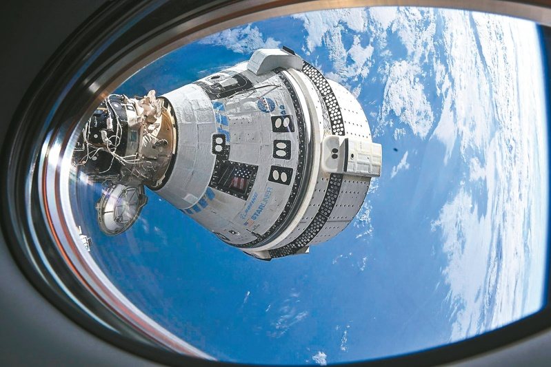 2024-09-02
宇航員將麥克風靠近 星際飛船 的內部揚聲器，讓地面控制中心能夠聽到那奇怪的聲 ...