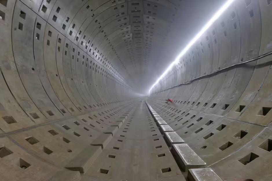 2024-12-03
一個拒絕放棄的想法 是在英國和美國之間 建造一條隧道 3400 英里
耗資 ...
