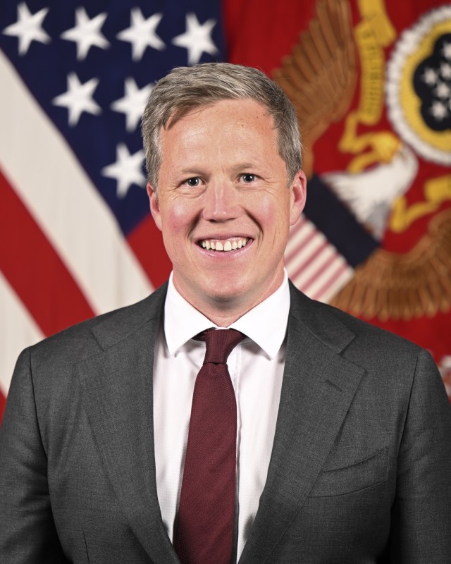 2025-11-24
這位冉冉升起的新星 被認為將結束赫格塞斯 Hegseth 在五角大樓的混亂統 ...