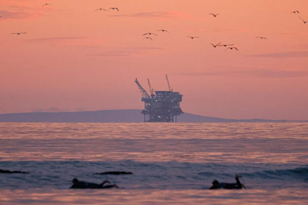 2025-12-06
摩根大通警告稱，未來兩年油價可能暴跌超過 50% ...