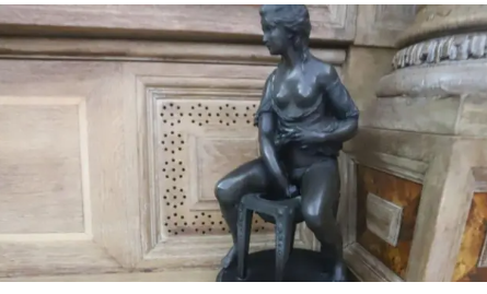 
2025-12-13
【 美國焦點 】

新照片曝光！愛潑斯坦遺產牽出名人風波
特朗普、...