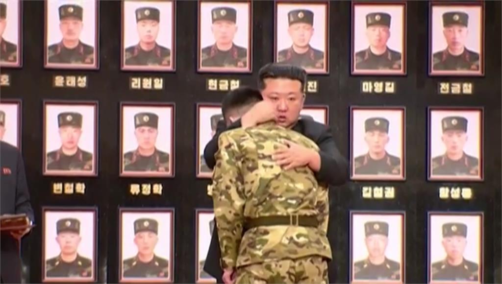  
2025-12-13
【 國際政治  l  戰爭 】

金正恩熱烈迎接返俄部隊！稱讚軍力 ...