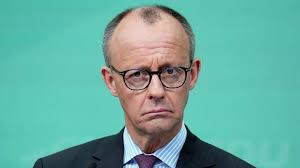 2025-12-21
德國總理默茨想推南美自由貿易、援烏克蘭，結果碰上五個「假朋友」：表面笑嘻嘻，...